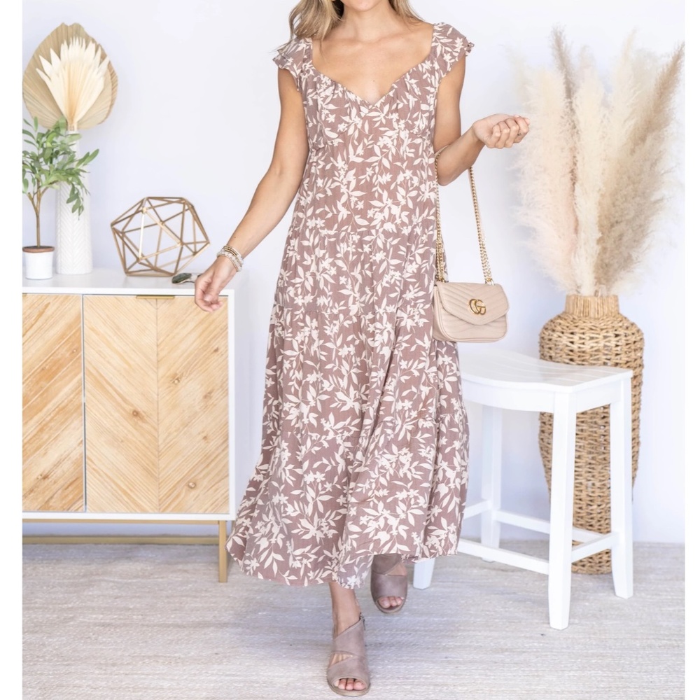 NWOT Sweetheart Neckline Floral Midi